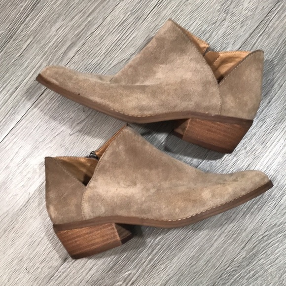 Lucky Brand Fenley Khaki Suede Ankle Booties size 7 - Picture 1 of 9